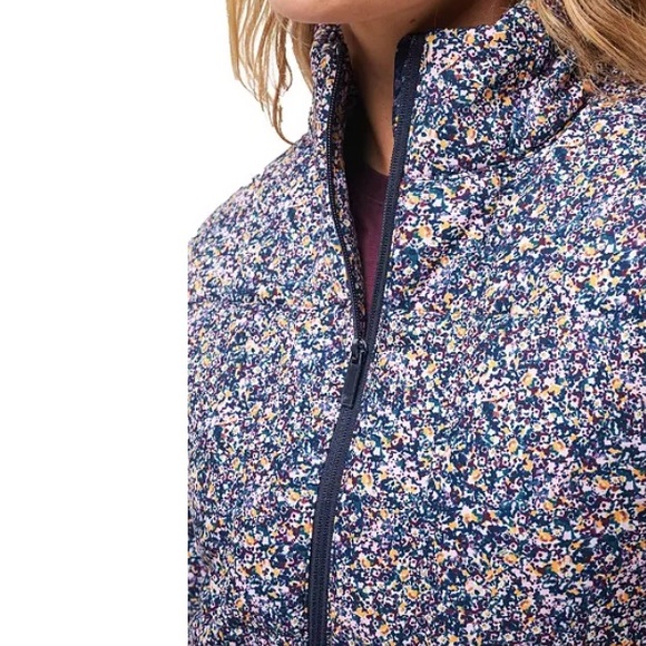 NWT TravisMathew Women's Mont Blanc
Floral Golf Jacket - Picture 3 of 4